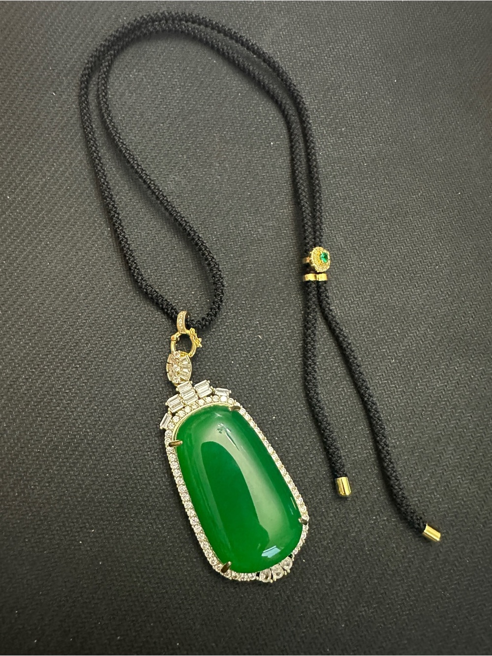 Elegant Green Jade Pendant Necklace with Gold Accents - Picture 5 of 7